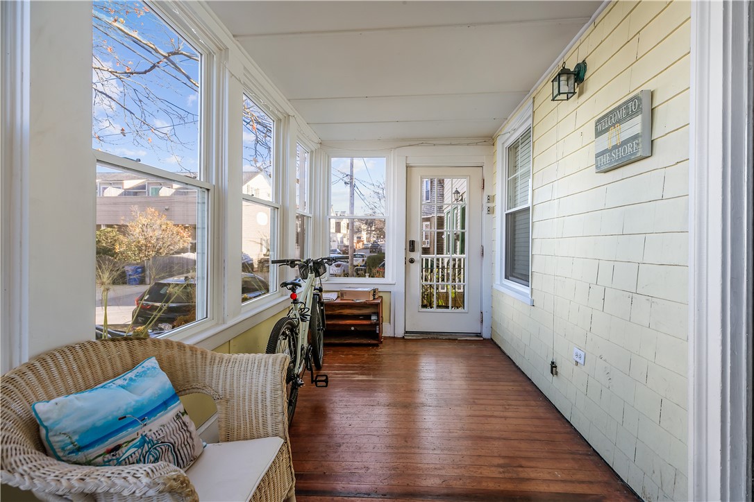 Newport, Rhode Island 02840, United States, 3 Bedrooms Bedrooms, ,1 BathroomBathrooms,Residential,Active,208456