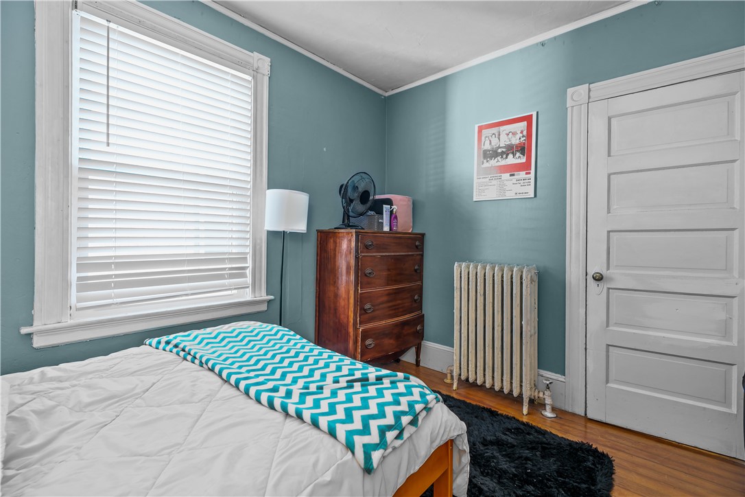 Newport, Rhode Island 02840, United States, 3 Bedrooms Bedrooms, ,1 BathroomBathrooms,Residential,Active,208456