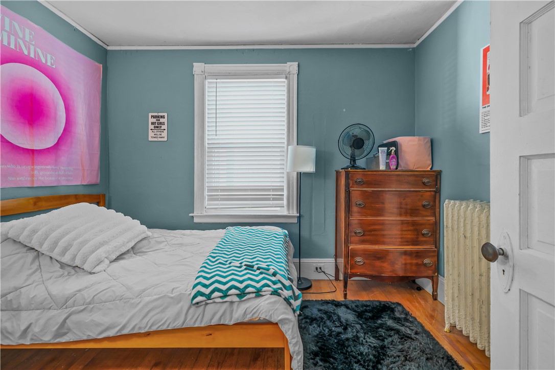 Newport, Rhode Island 02840, United States, 3 Bedrooms Bedrooms, ,1 BathroomBathrooms,Residential,Active,208456