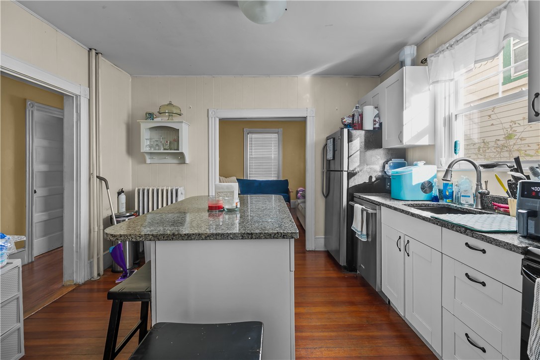 Newport, Rhode Island 02840, United States, 3 Bedrooms Bedrooms, ,1 BathroomBathrooms,Residential,Active,208456