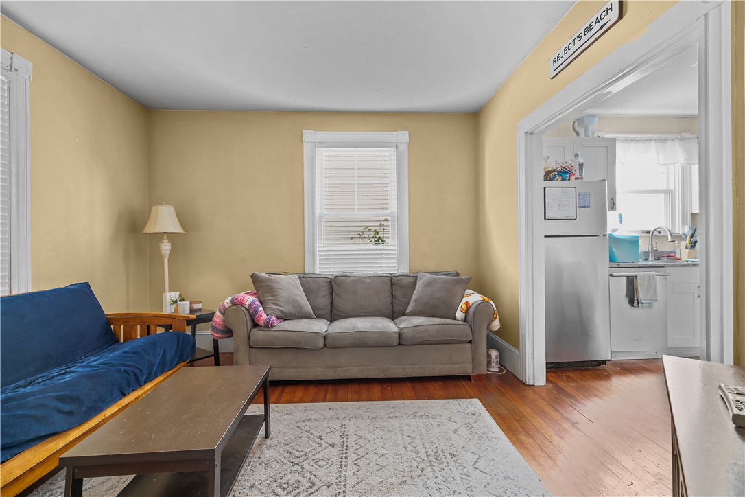 Newport, Rhode Island 02840, United States, 3 Bedrooms Bedrooms, ,1 BathroomBathrooms,Residential,Active,208456