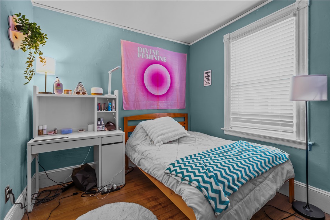 Newport, Rhode Island 02840, United States, 3 Bedrooms Bedrooms, ,1 BathroomBathrooms,Residential,Active,208456