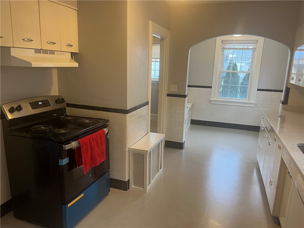 Cranston, Rhode Island 02910, United States, 3 Bedrooms Bedrooms, ,2 BathroomsBathrooms,Residential,Active,107715