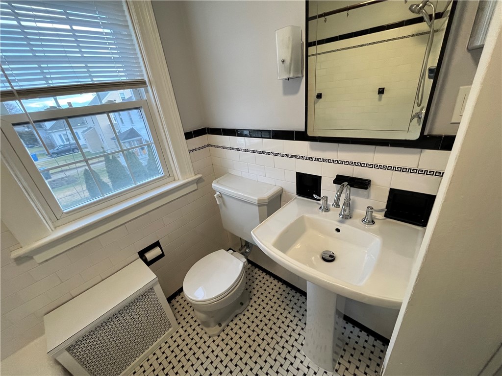 Cranston, Rhode Island 02910, United States, 3 Bedrooms Bedrooms, ,2 BathroomsBathrooms,Residential,Active,107715