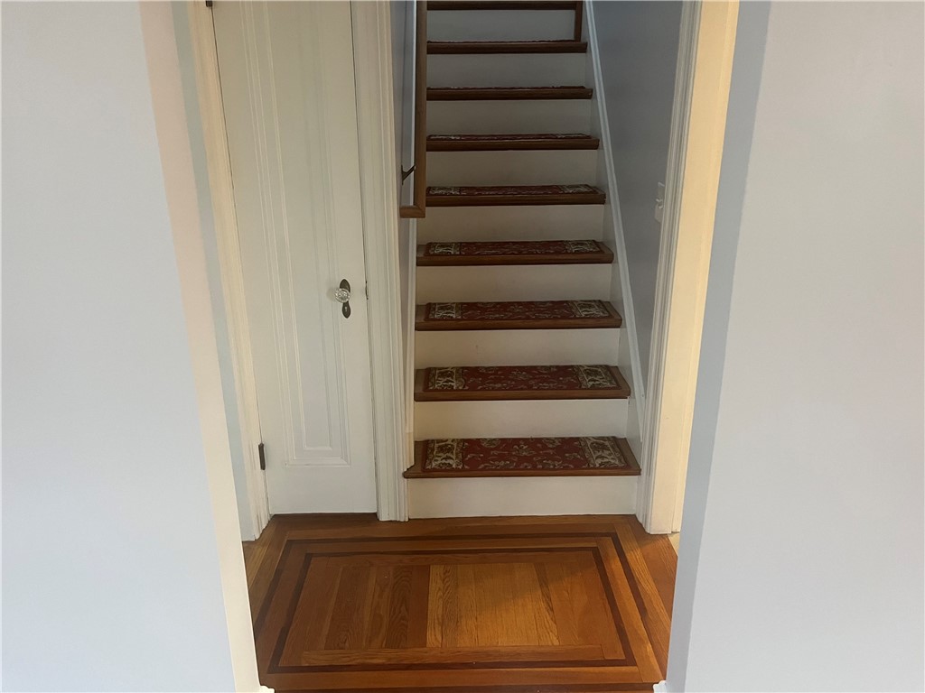 Cranston, Rhode Island 02910, United States, 3 Bedrooms Bedrooms, ,2 BathroomsBathrooms,Residential,Active,107715