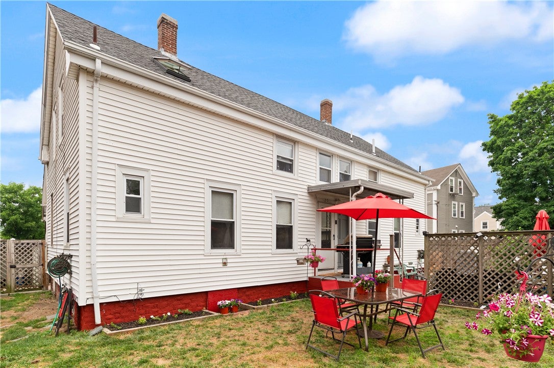 25 Davis Street