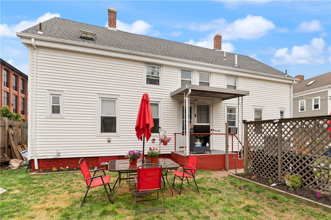 25 Davis Street