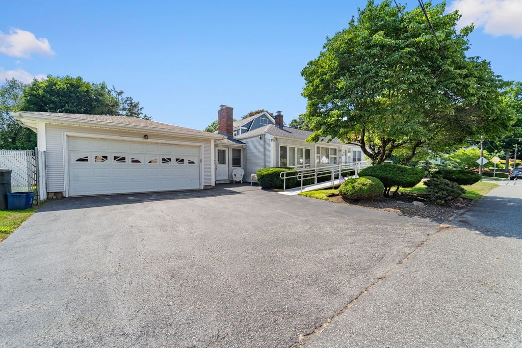 11 Hemlock Drive