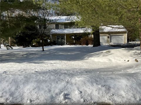 25 Lynn Circle East Greenwich RI 02818