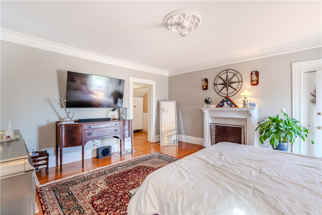 1291 Narragansett Boulevard 4