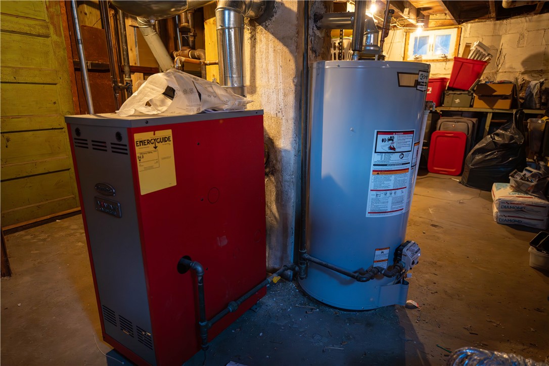 Warwick, Rhode Island 02888, United States, 3 Bedrooms Bedrooms, ,2 BathroomsBathrooms,Residential,Pending,198338