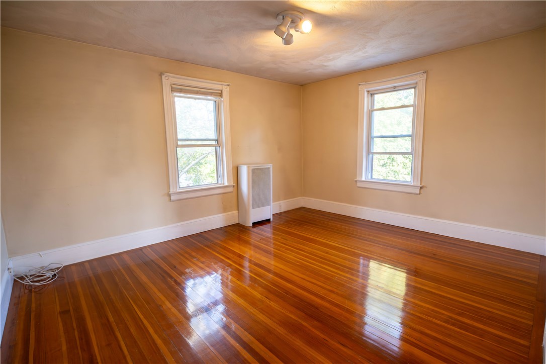 Warwick, Rhode Island 02888, United States, 3 Bedrooms Bedrooms, ,2 BathroomsBathrooms,Residential,Pending,198338