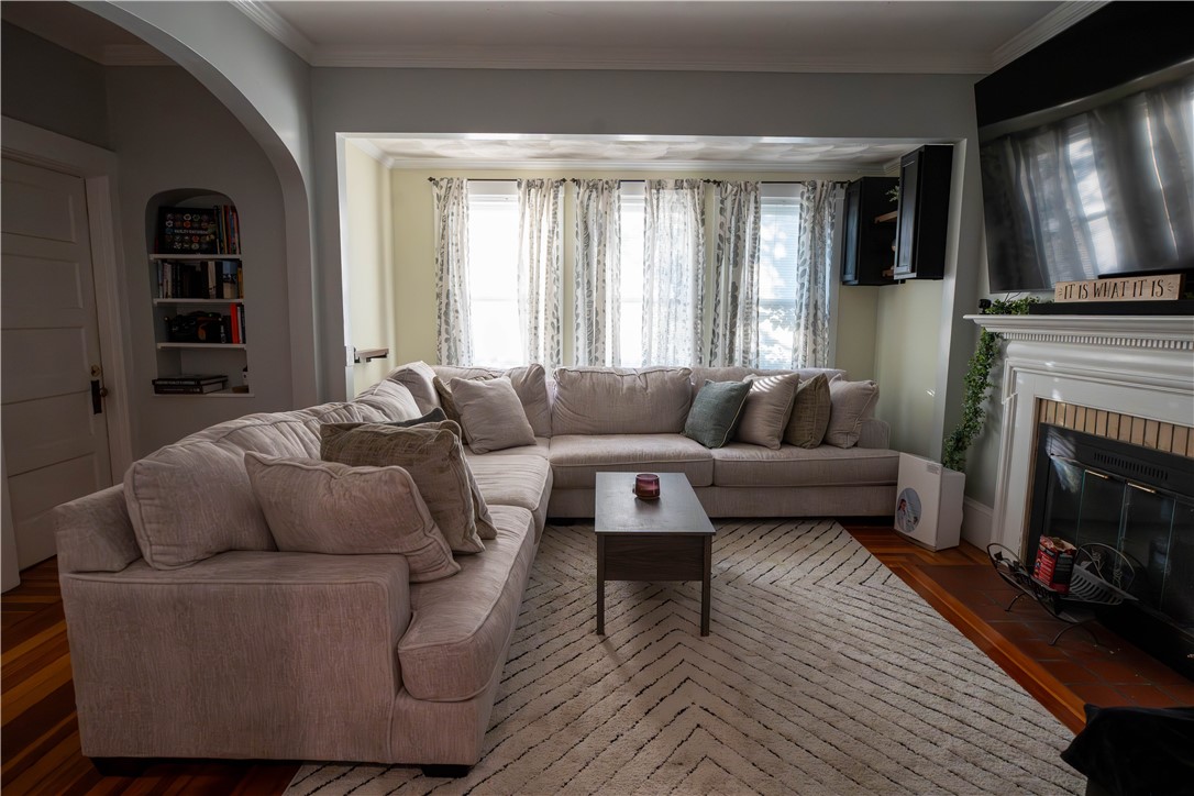 Warwick, Rhode Island 02888, United States, 3 Bedrooms Bedrooms, ,2 BathroomsBathrooms,Residential,Pending,198338