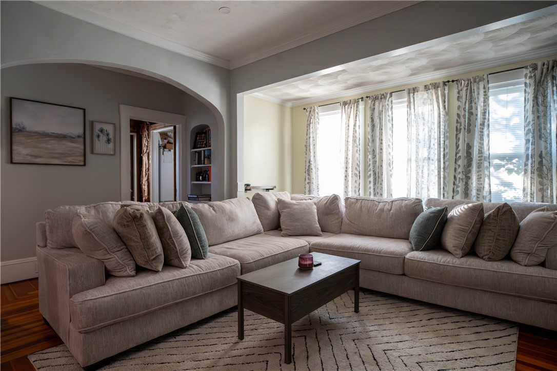 Warwick, Rhode Island 02888, United States, 3 Bedrooms Bedrooms, ,2 BathroomsBathrooms,Residential,Pending,198338