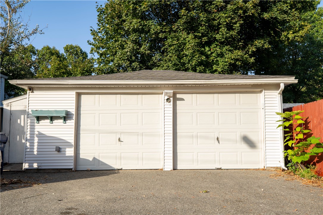 Warwick, Rhode Island 02888, United States, 3 Bedrooms Bedrooms, ,2 BathroomsBathrooms,Residential,Pending,198338