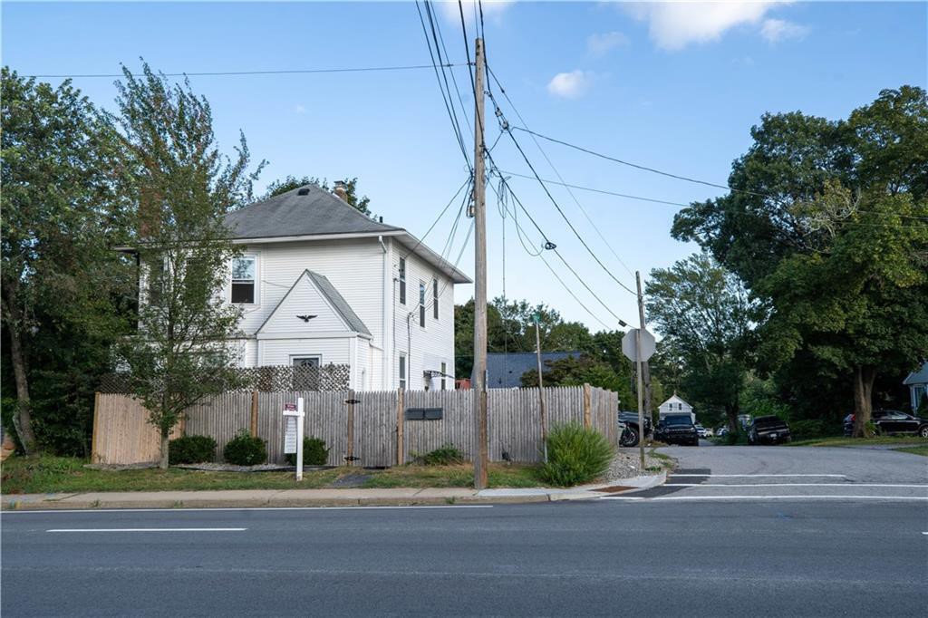 Warwick, Rhode Island 02888, United States, 3 Bedrooms Bedrooms, ,2 BathroomsBathrooms,Residential,Pending,198338