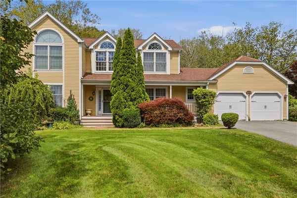 69 CARRIAGE DR, PORTSMOUTH, RI 02871 - Image 379499f0bcddd0fa9c7cf3d0f031301c/2296649082