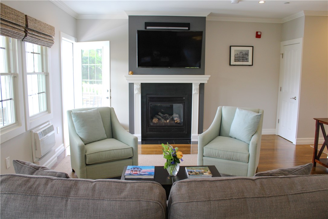 44 BAY Street B110