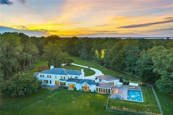 165 POPPASQUASH RD, BRISTOL, RI 02809 - Image 37abbe0bcbb62c424d2af17cec511e0f/1977409413