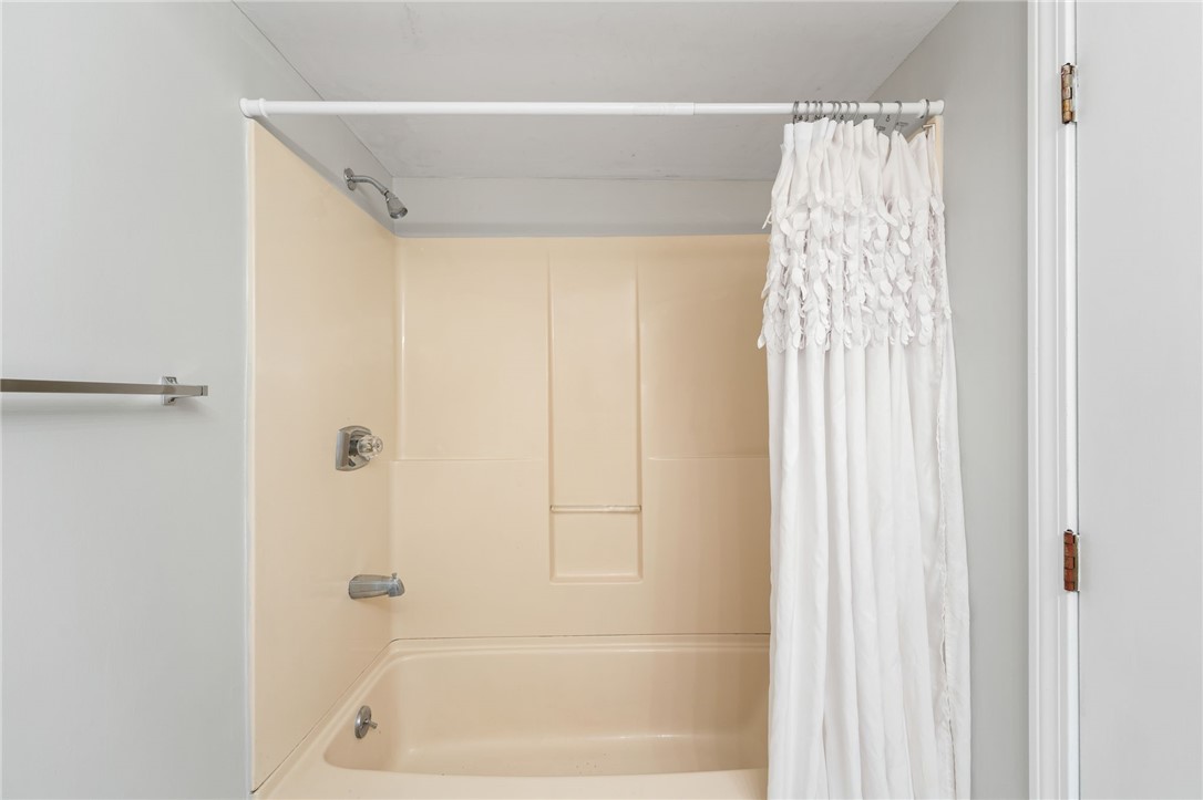 Johnston, Rhode Island 02919, United States, 4 Bedrooms Bedrooms, ,3 BathroomsBathrooms,Residential,Active,179083