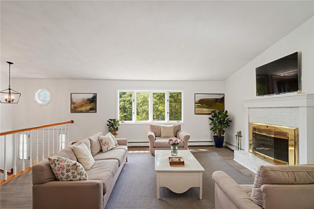 Johnston, Rhode Island 02919, United States, 4 Bedrooms Bedrooms, ,3 BathroomsBathrooms,Residential,Active,179083