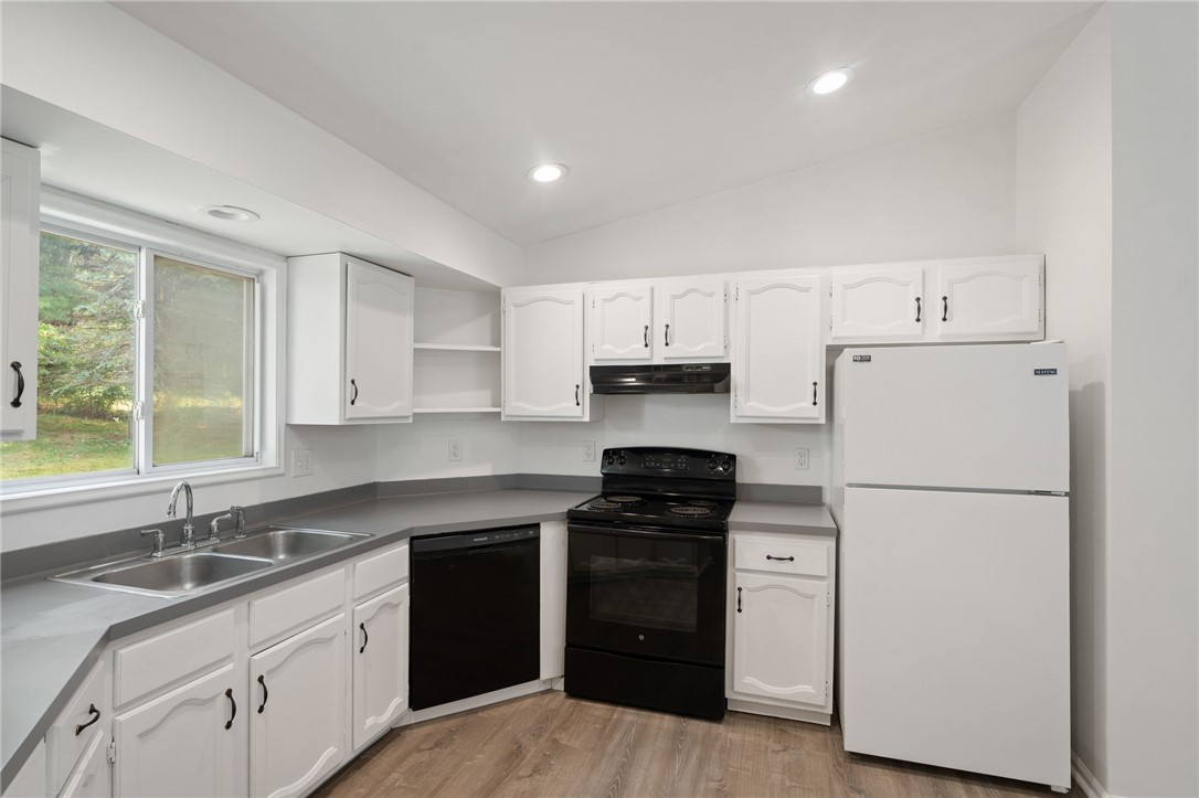 Johnston, Rhode Island 02919, United States, 4 Bedrooms Bedrooms, ,3 BathroomsBathrooms,Residential,Active,179083