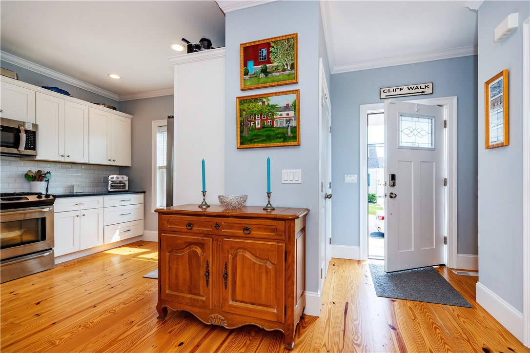 Newport, Rhode Island 02840, United States, 3 Bedrooms Bedrooms, ,3 BathroomsBathrooms,Residential,Active,178775