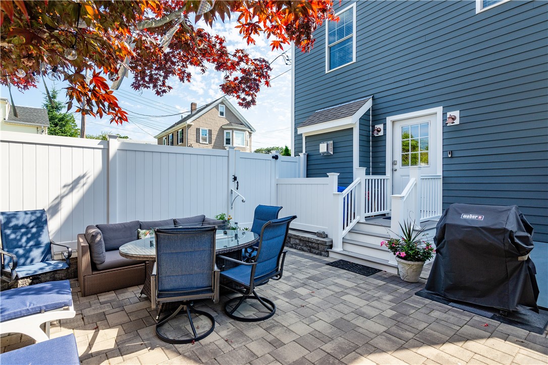 Newport, Rhode Island 02840, United States, 3 Bedrooms Bedrooms, ,3 BathroomsBathrooms,Residential,Active,178775