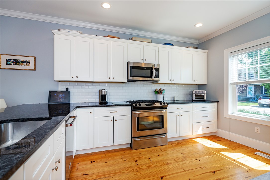 Newport, Rhode Island 02840, United States, 3 Bedrooms Bedrooms, ,3 BathroomsBathrooms,Residential,Active,178775