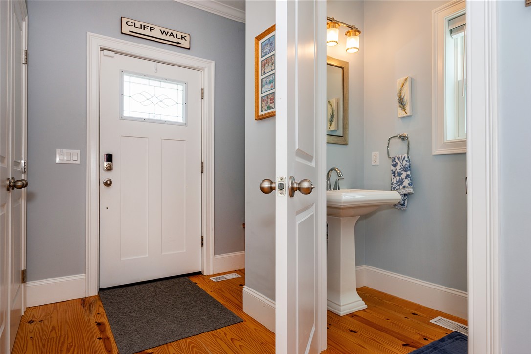 Newport, Rhode Island 02840, United States, 3 Bedrooms Bedrooms, ,3 BathroomsBathrooms,Residential,Active,178775