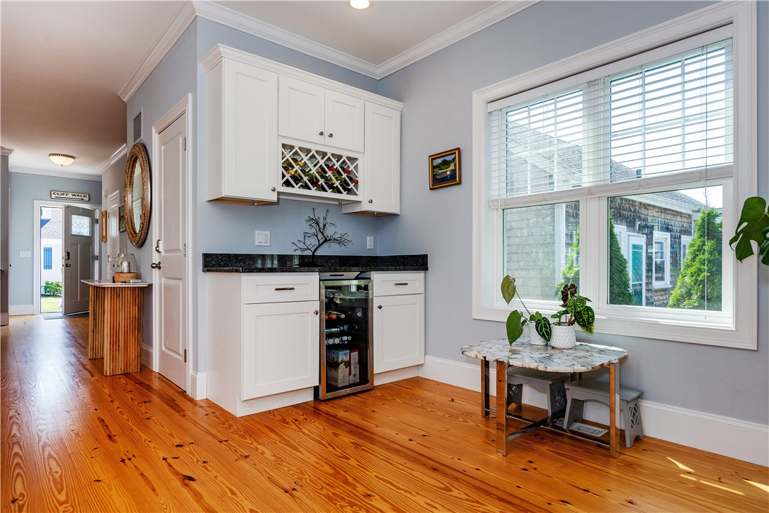 Newport, Rhode Island 02840, United States, 3 Bedrooms Bedrooms, ,3 BathroomsBathrooms,Residential,Active,178775