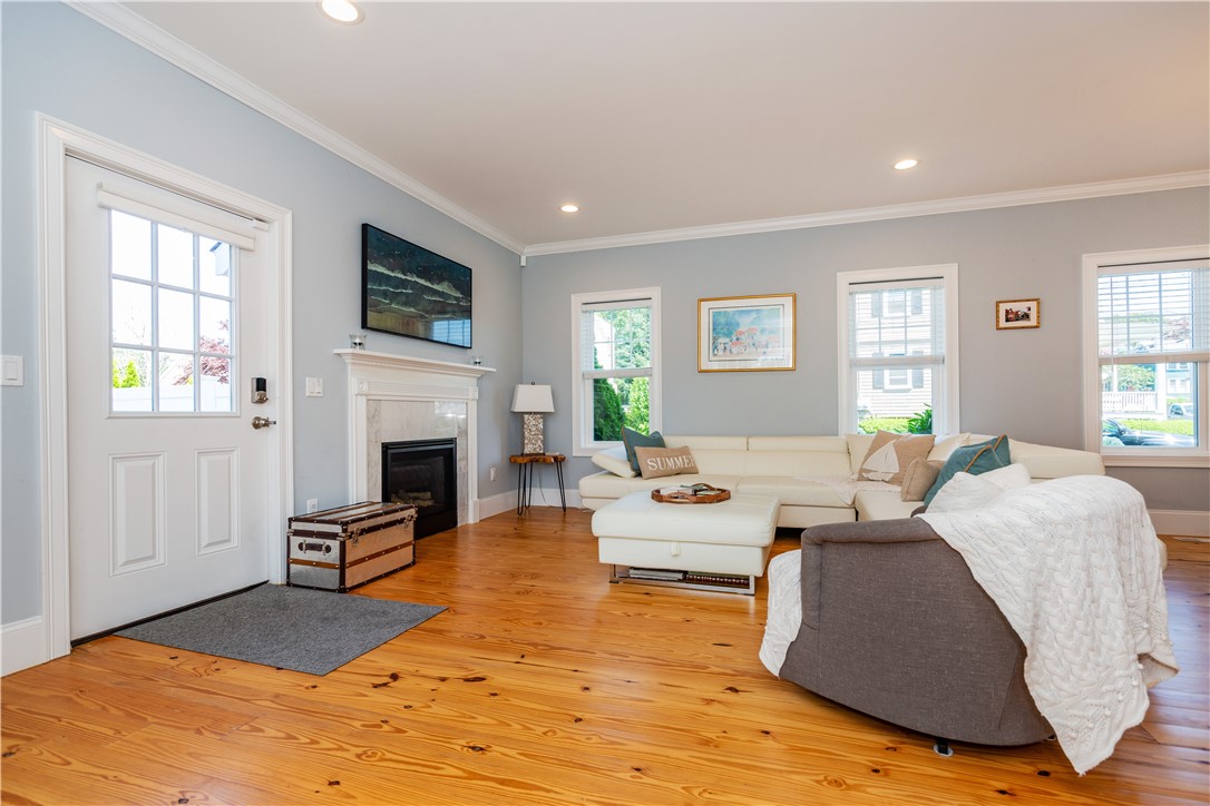 Newport, Rhode Island 02840, United States, 3 Bedrooms Bedrooms, ,3 BathroomsBathrooms,Residential,Active,178775