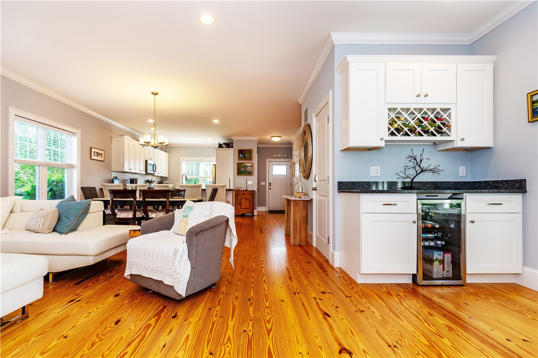 Newport, Rhode Island 02840, United States, 3 Bedrooms Bedrooms, ,3 BathroomsBathrooms,Residential,Active,178775