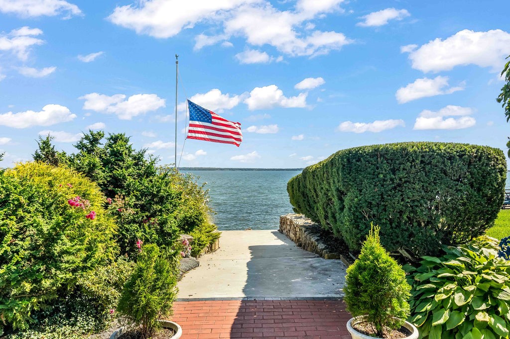 North Kingstown, Rhode Island 02852, United States, 2 Bedrooms Bedrooms, ,2 BathroomsBathrooms,Residential,Pending,209841