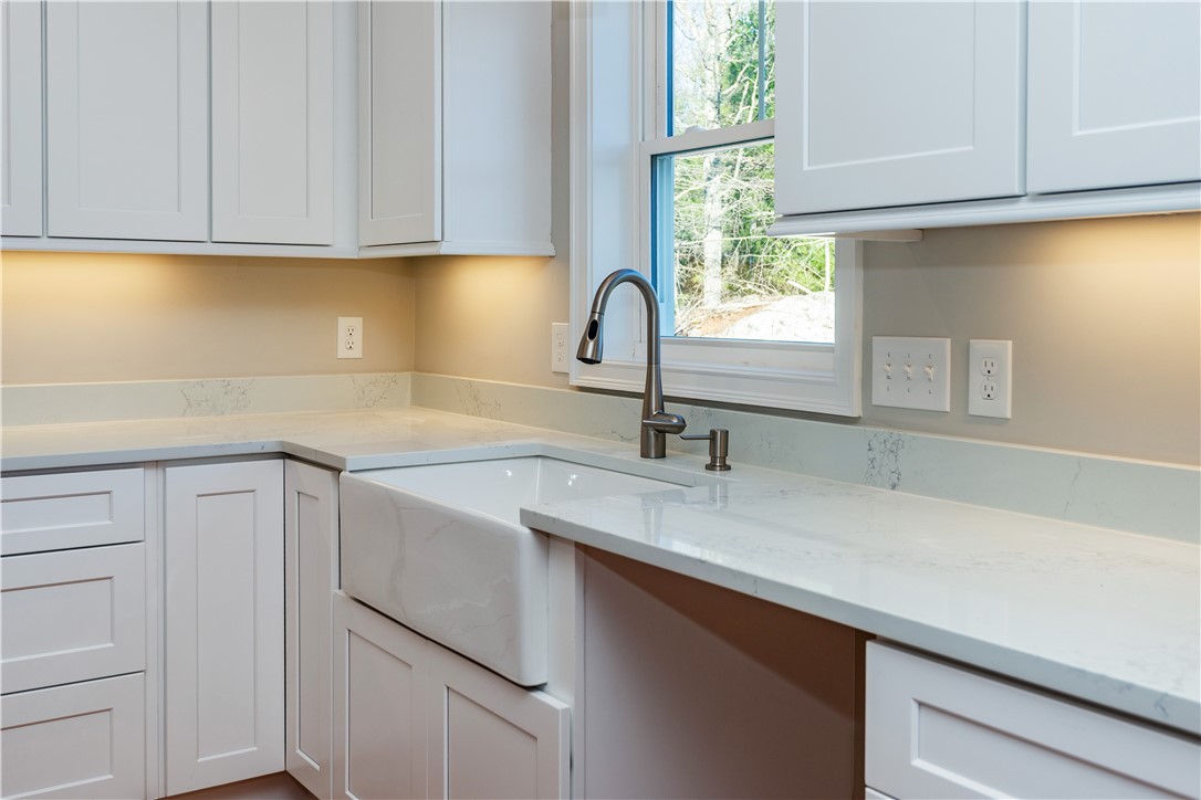 Coventry, Rhode Island 02816, United States, 4 Bedrooms Bedrooms, ,3 BathroomsBathrooms,Residential,Active,246017