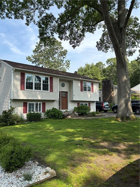 8 Sweet Fern Trail Narragansett RI 02874