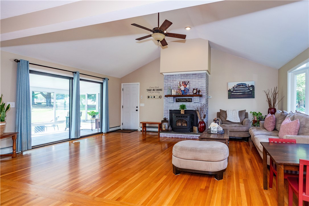 North Kingstown, Rhode Island 02852, United States, 4 Bedrooms Bedrooms, ,3 BathroomsBathrooms,Residential,Active,173749