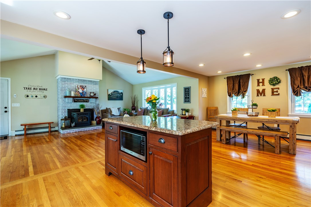 North Kingstown, Rhode Island 02852, United States, 4 Bedrooms Bedrooms, ,3 BathroomsBathrooms,Residential,Active,173749