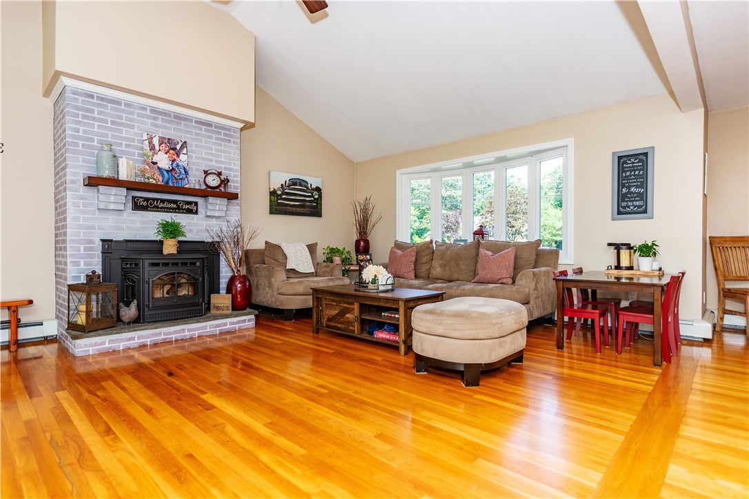 North Kingstown, Rhode Island 02852, United States, 4 Bedrooms Bedrooms, ,3 BathroomsBathrooms,Residential,Active,173749