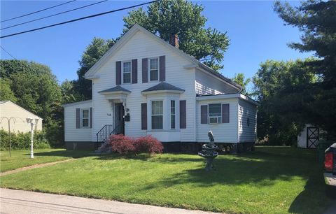 Single Family Residence in Warwick RI 98 Wharf Road.jpg