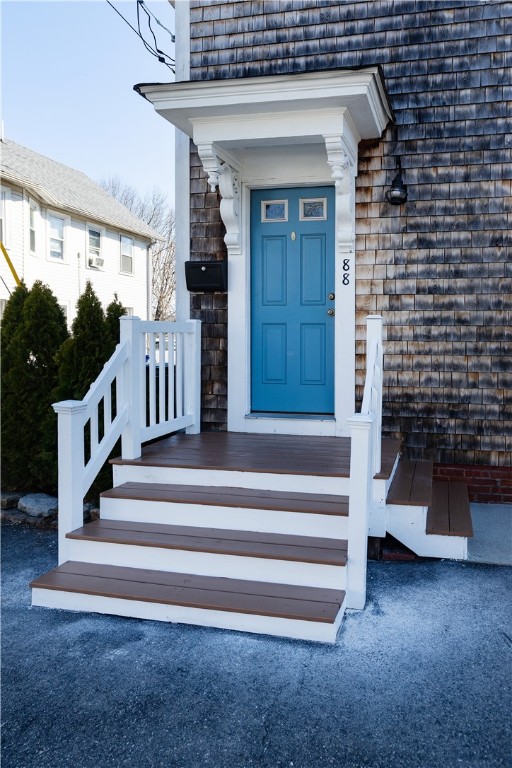 Warwick, Rhode Island 02886, United States, 3 Bedrooms Bedrooms, ,2 BathroomsBathrooms,Residential,Active,97672