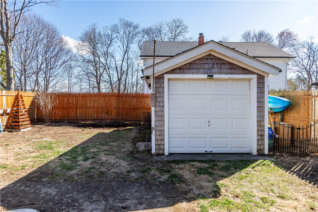 Warwick, Rhode Island 02886, United States, 3 Bedrooms Bedrooms, ,2 BathroomsBathrooms,Residential,Active,97672