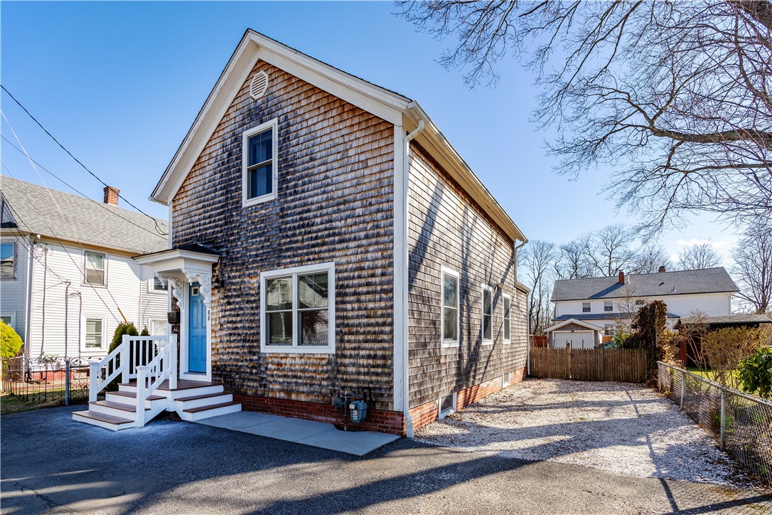 Warwick, Rhode Island 02886, United States, 3 Bedrooms Bedrooms, ,2 BathroomsBathrooms,Residential,Active,97672