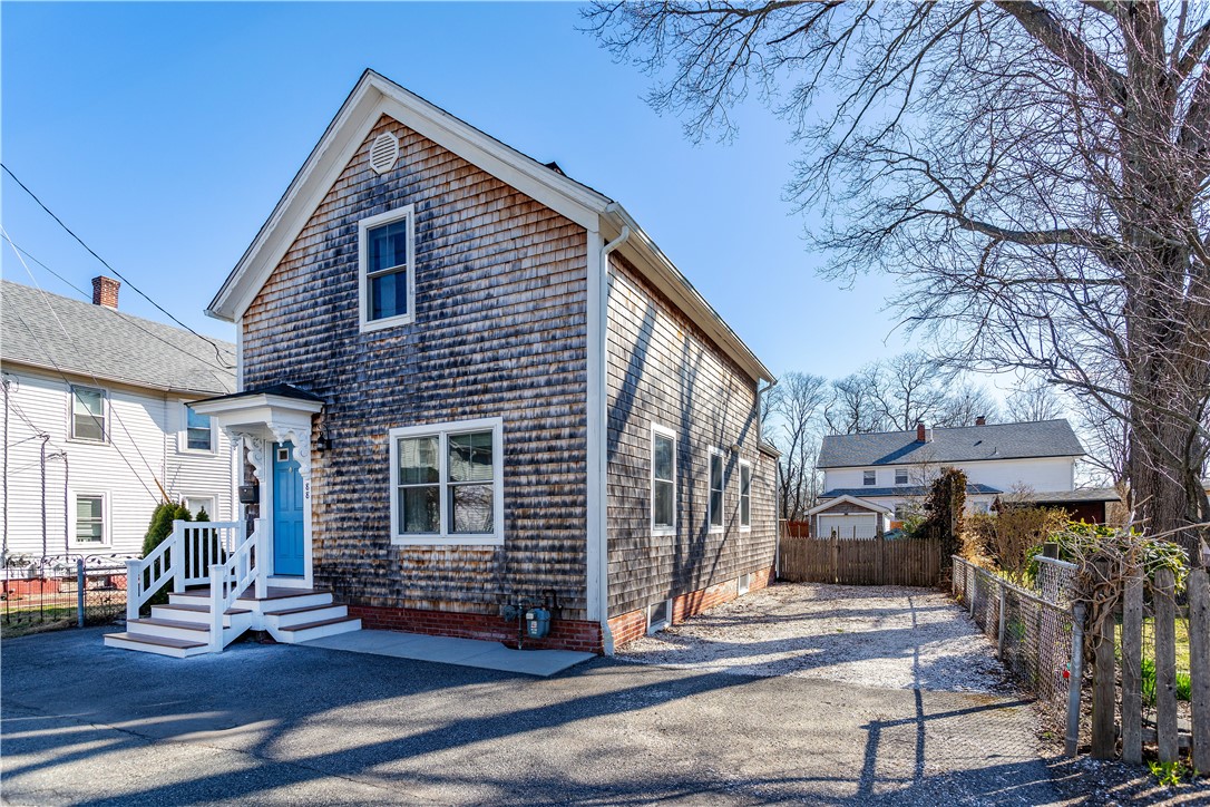 Warwick, Rhode Island 02886, United States, 3 Bedrooms Bedrooms, ,2 BathroomsBathrooms,Residential,Active,97672