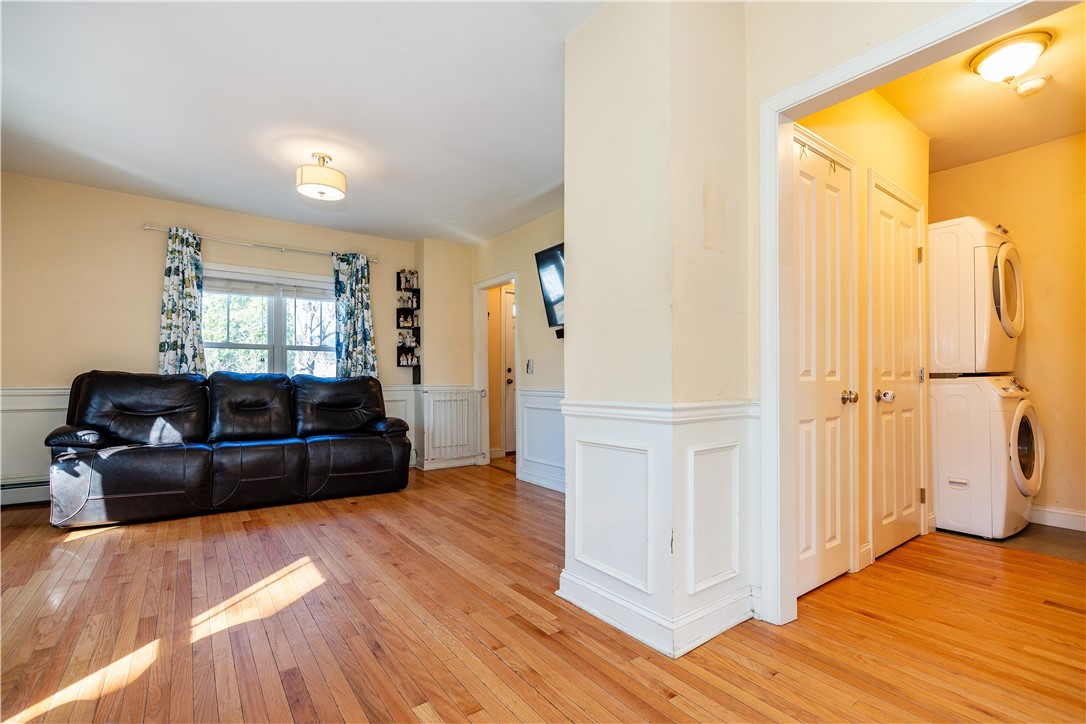 Warwick, Rhode Island 02886, United States, 3 Bedrooms Bedrooms, ,2 BathroomsBathrooms,Residential,Active,97672