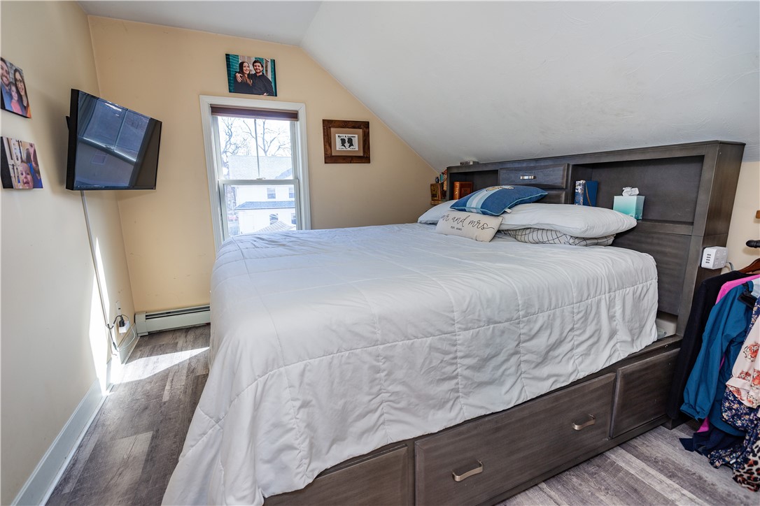 Warwick, Rhode Island 02886, United States, 3 Bedrooms Bedrooms, ,2 BathroomsBathrooms,Residential,Active,97672