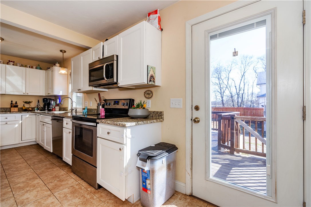 Warwick, Rhode Island 02886, United States, 3 Bedrooms Bedrooms, ,2 BathroomsBathrooms,Residential,Active,97672