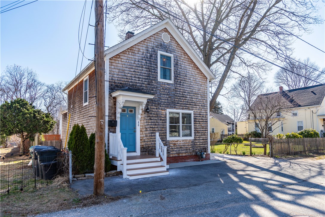 Warwick, Rhode Island 02886, United States, 3 Bedrooms Bedrooms, ,2 BathroomsBathrooms,Residential,Active,97672