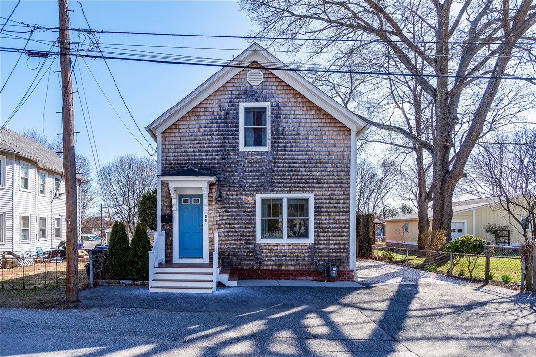 Warwick, Rhode Island 02886, United States, 3 Bedrooms Bedrooms, ,2 BathroomsBathrooms,Residential,Active,97672