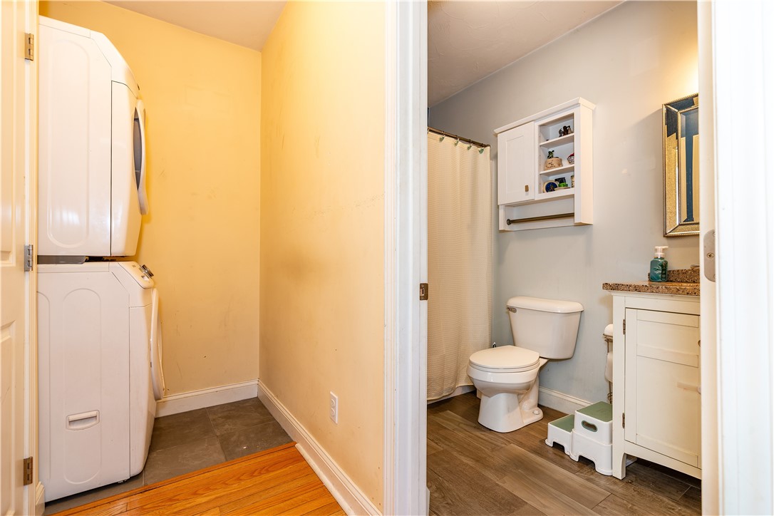 Warwick, Rhode Island 02886, United States, 3 Bedrooms Bedrooms, ,2 BathroomsBathrooms,Residential,Active,97672